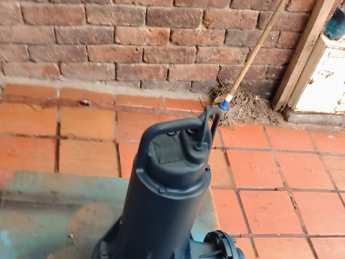 Mantenimiento de bomba sumergible de aguas negras — foto 4
