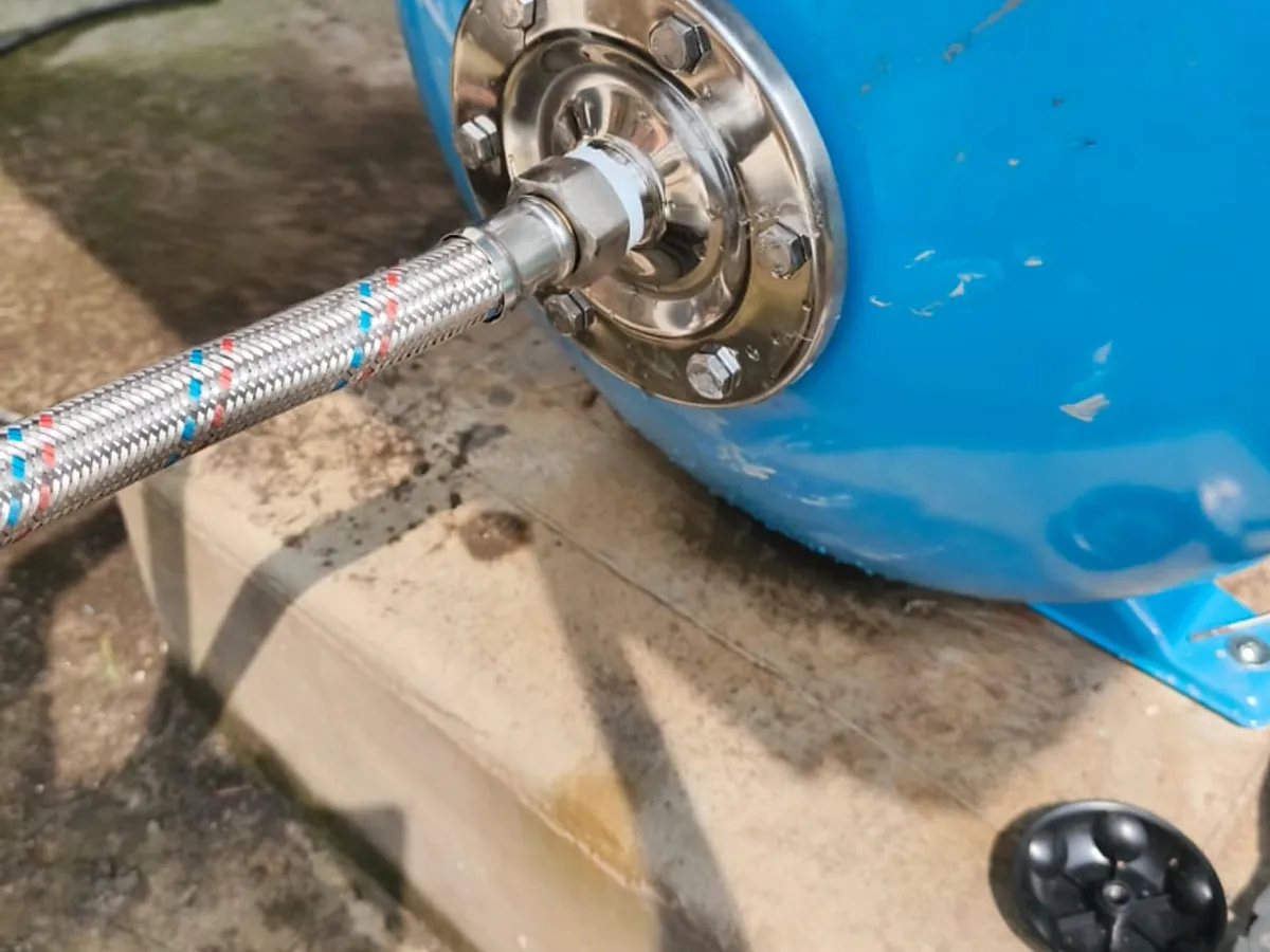 Instalación de tanque hidroneumático — foto 4