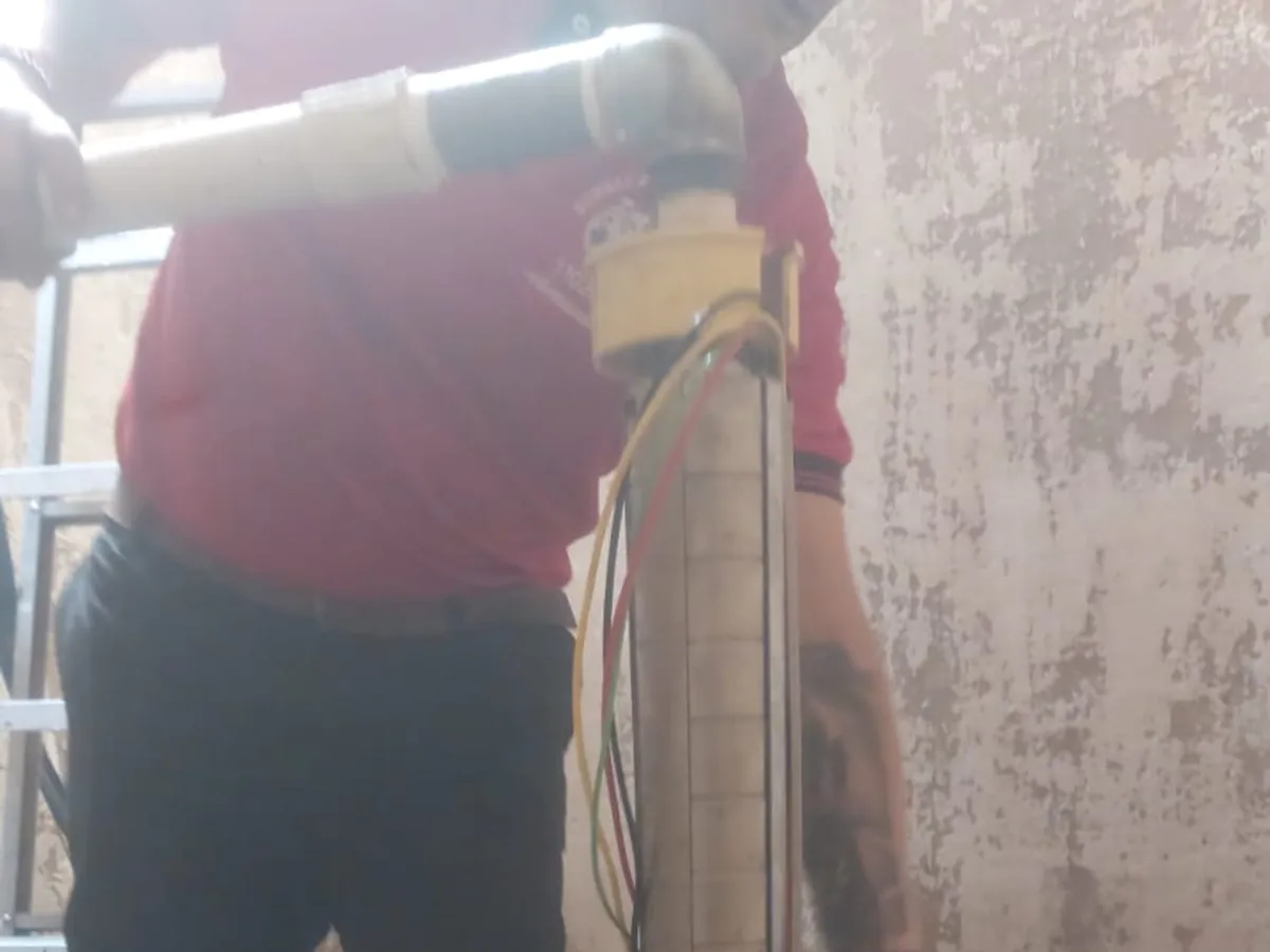 Instalación de motobomba tipo lapicero — foto 6